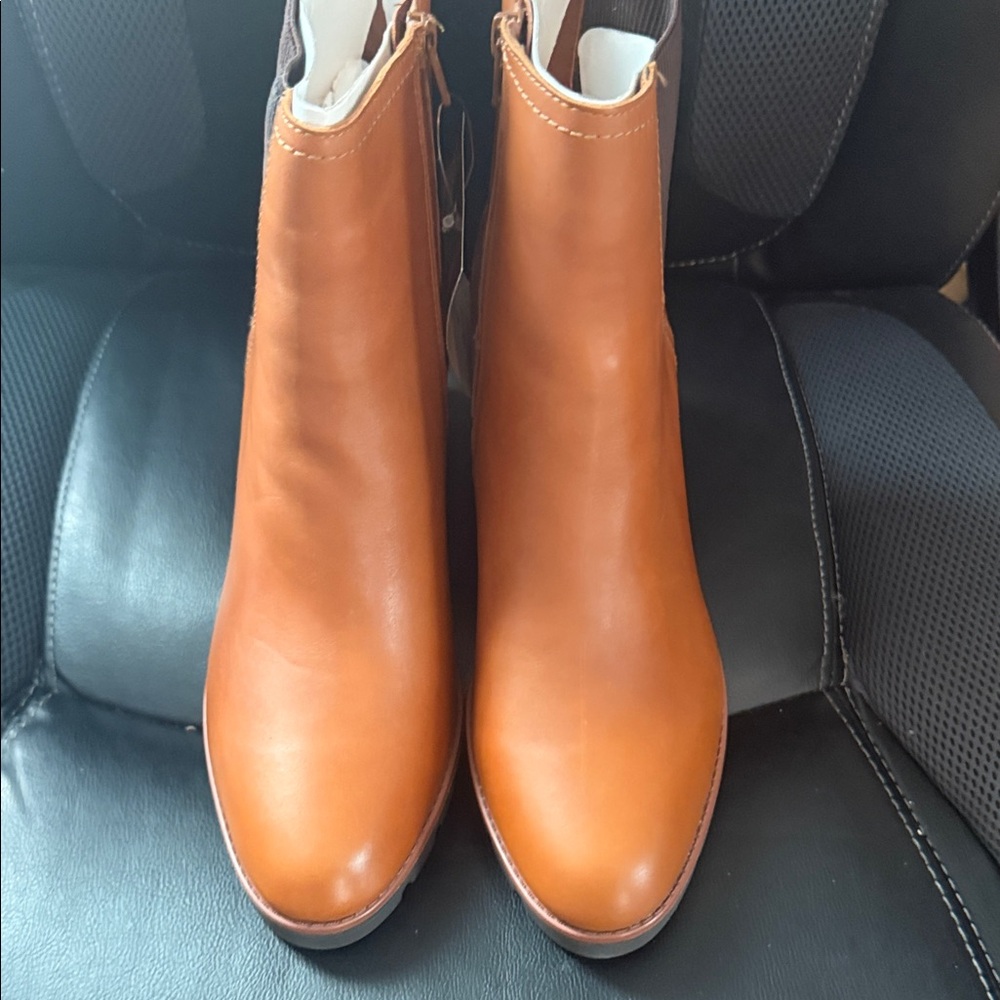 Naturalizer Elegant Tan Leather Ankle Boots